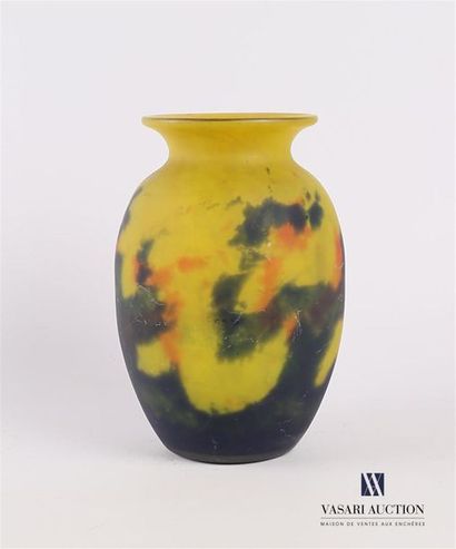 null Muller frères Lunéville
Vase en verre marmoréen jaune bleu et rouge de forme...