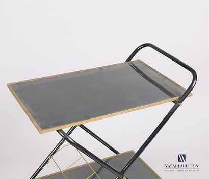 null Table roulante en métal plastifié noir, elle présente deux plateaux en médium...