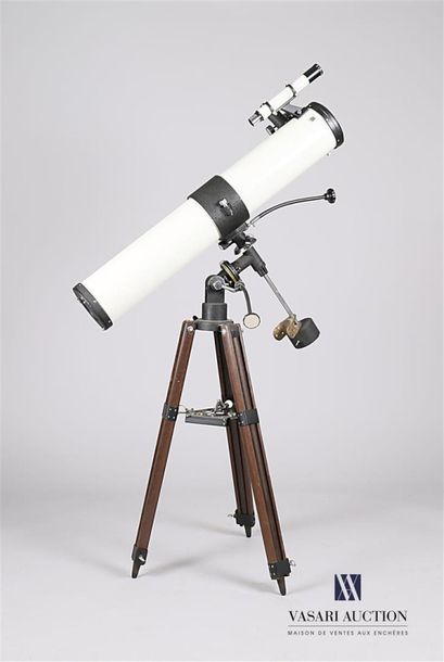 null Téléscope d'astronomie de marque PERL JPM 115/900 reposant sur un trépied en...