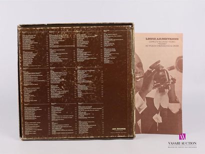 null LOUIS ARMSTRONG - Complete recorded works 1935-1945
10 Disques 33T sous coffret...