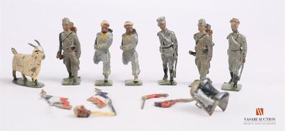 null Soldats de plomb articulés polychromes fabrication Française, cinq soldats autrichiens,...