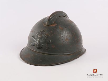 null Casque Adrian modèle 1915, attribut de l'artillerie, peinture bleu horizon d'origine,...