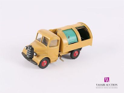 null DINKY TOYS (GB)
BEDFORD - couleur jaune - baches vertes amovibles benne basculante...