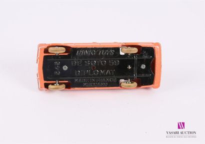 null DINKY TOYS (FR)
DE SOTO 59 - 545 - couleur orange toit noir
(salissures, sans...