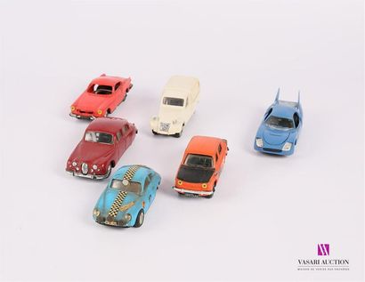 null NOREV (FRANCE)
Lot de six véhicules en plastique : Volvo P 1800 - Porsche Carrera...