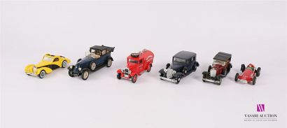 null SOLIDO (FRANCE)
Lot de six véhicules : Bugatti 57 S Atalante - Renault 40 CV...