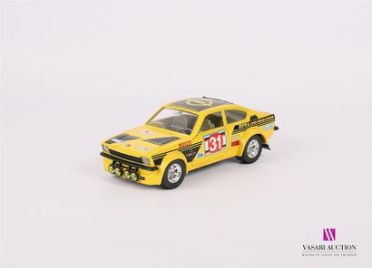 null BURAGO (ITALIE)
OPEL KADETT GT/E RALLY - portes ouvrant - échelle 1/24 
(infimes...