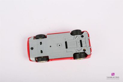 null MAISTO (CHINE)
FERRARI 1967 330 P4 - échelle 1/38
(petit saut de peinture sinon...