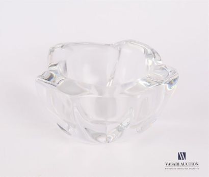 null DAUM
Cendrier en cristal moulé de forme libre
(rayures)
Haut. : 7 cm - Diam....