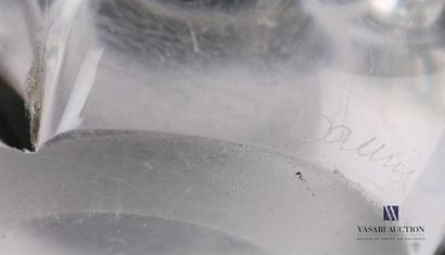 null DAUM
Cendrier en cristal moulé de forme libre
(rayures)
Haut. : 7 cm - Diam....