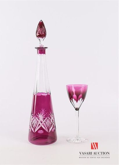 null SAINT LOUIS Cristallerie de 
Suite de quinze verres à vin du Rhin modèle Bristol...