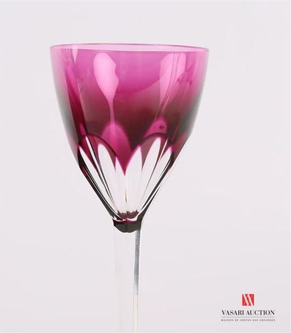null SAINT LOUIS Cristallerie de 
Suite de quinze verres à vin du Rhin modèle Bristol...