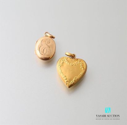 null Deux petits pendentifs ouvrants en or jaune 750 millièmes : un coeur à décor...