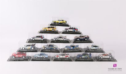 null Lot de quinze véhicules - échelle 1/43 : Porsche 911 Carrera RS - Peugeot 504...