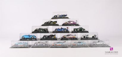 null Lot de quinze véhicules 24 Heures du Mans - échelle 1/43 : Austin Healey 3000...