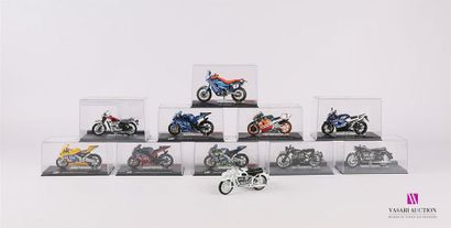 null Lot de onze véhicules moto - échelle 1/43 : Honda RC 211V - Yamaha YZR M1 -...