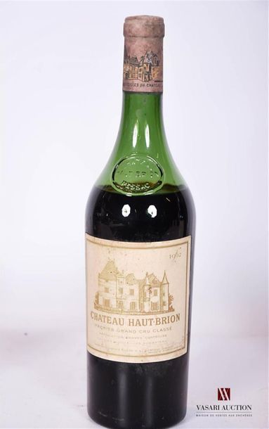 null 1 bouteille	CHÂTEAU HAUT BRION	Graves 1er GCC	1962
	Et. fanée et tachée. N :...