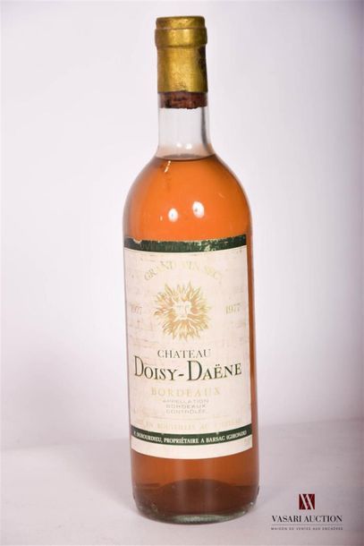null 1 bouteille	CHÂTEAU DOISY DAËNE	Bordeaux sec	1977
	Et. fanée et tachée. N :...