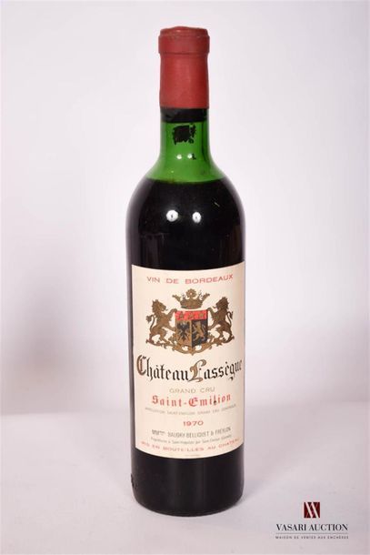 null 1 bouteille	CHÂTEAU LASSÈGUE	St Emilion GC	1970
	Et. à peine tachée (1 minuscule...