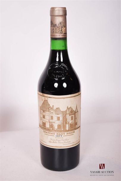 null 1 bouteille	CHÂTEAU HAUT BRION	Graves 1er GCC	1977
	Et. fanée et tachée. N :...