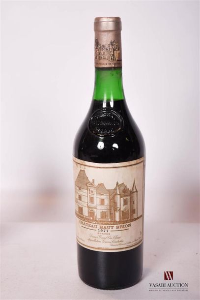 null 1 bouteille	CHÂTEAU HAUT BRION	Graves 1er GCC	1977
	Et. fanée et tachée. N :...