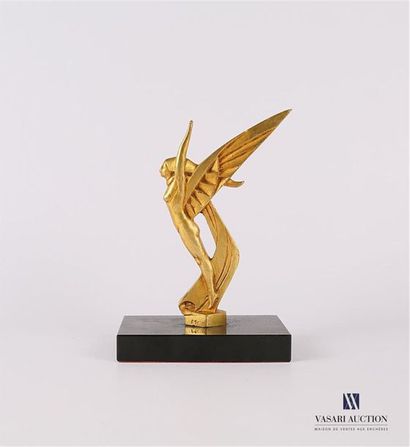 null MORANTE (XXème siècle) attribué à 
Mascotte en bronze doré représentant une...