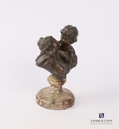 null HOUDON Jean-Antoine (1741-1828) d'après
Le baiser donné
Bronze à patine brune
Socle...