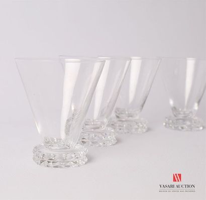 null SAINT-LOUIS
Suite de six verres à porto en cristal, le gobelet conique reposant...