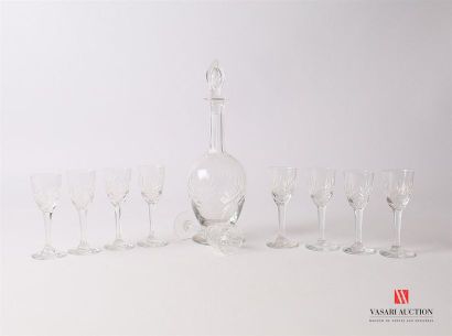 null SAINT-LOUIS
Suite de six verres à porto en cristal, le gobelet conique reposant...