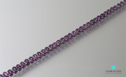 null Bracelet ligne orné d'améthyste, la monture en argent. 
Long. : 18 cm - Poids...