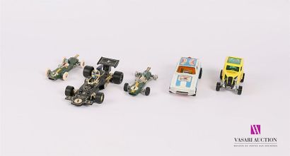 null CORGI TOYS (GB)
Lot de cinq véhicules : Lotus Climax Formula 1 (2 exempliares)...