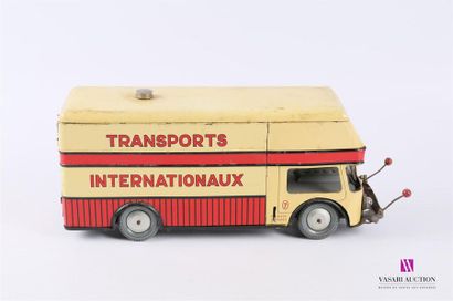 null JOUSTRA
Camion "Transports Internationaux" en tôle avec lampes et chauffeur
Marqué
(usures,...