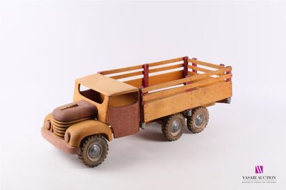 null DEJOU
Camion à ridelles, six roues en bois naturel et peint bordeaux - Réf 90...
