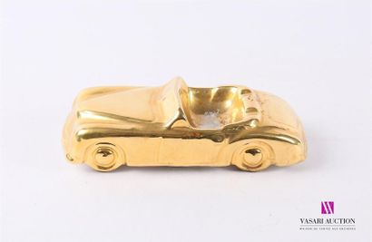 null Cendrier en porcelaine peinte doré figurant une Simca Sport décapotable
Années...