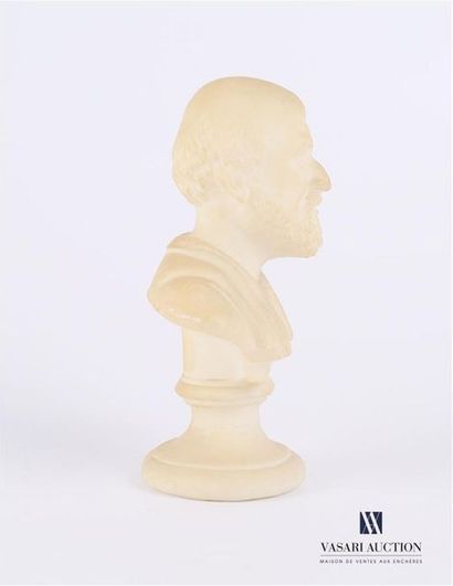 null Buste d'Hippocrate sur piédouche en albâtre
Haut. : 15 cm 15 cm
(salissures...