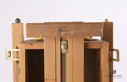 null Chevalet portatif de marque Mabef en bois. 
Haut. : 55 cm - Larg. : 26,5 cm...