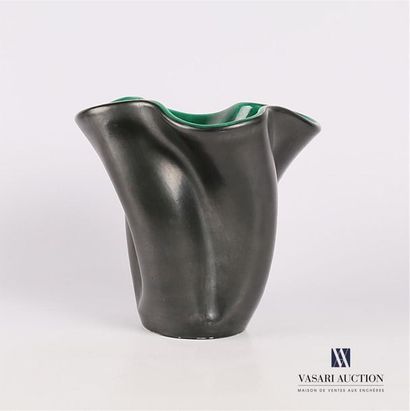 null ELCHINGER Manufacture
Vase en céramique noir de forme corolle, l'intérieur vernissé...