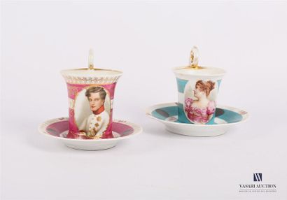 null CAPODIMONTE - Naples 
Deux tasses et leurs sous-tasses en porcelaine à décor...