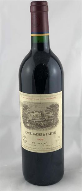 null 1 bouteille de PAUILLAC CARRUADES DE LAFITE 1995
Niveau très légèrement bas...