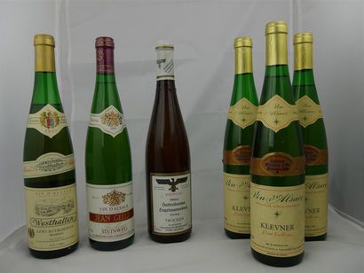 null VINS D'ALSACE ET DIVERS
Lot comprenant :

-3 bouteilles de KLEVNER Pinot d'Alsace,...