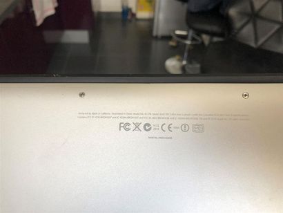 null mac book pro modèle n° A1728, n° de série 34033163 ATM et son chargeur

frais...