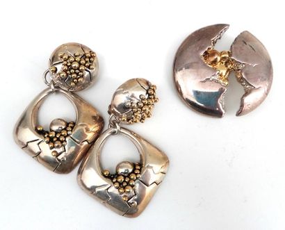 Sidney CARON Broche et paire de boucles d'oreilles en métal argenté fragmenté et...