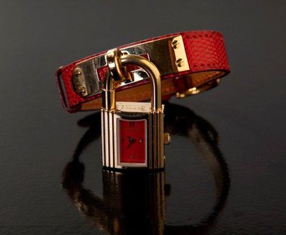 HERMES Montre plaquée or, modèle "Kelly", cadran rouge coordonné au bracelet de lézard...