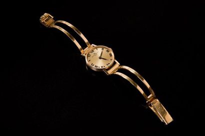 BAUME & MERCIER Montre en or, boîtier en or et bracelet en métal. Poids brut: 20,7...