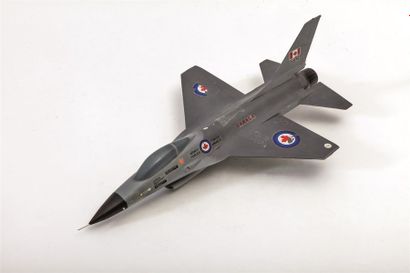 null F-16 Fighting Falcon.
Maquette en résine peinte aux couleurs du Canada.
37 x...