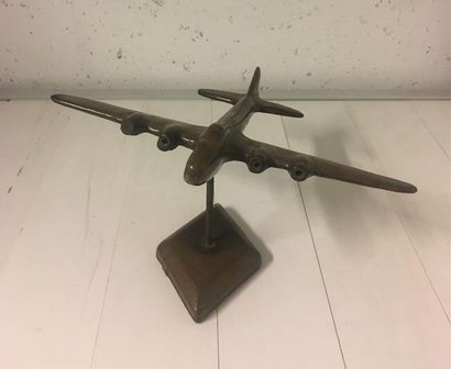 null Avion en bronze et socle en bronze