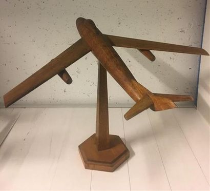 null Grand avion en bois et socle en bois