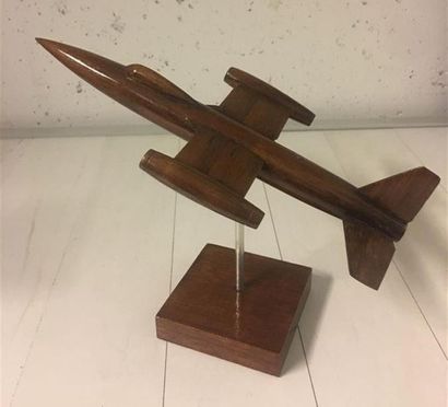 TRIDENT Avion en bois et socle en bois