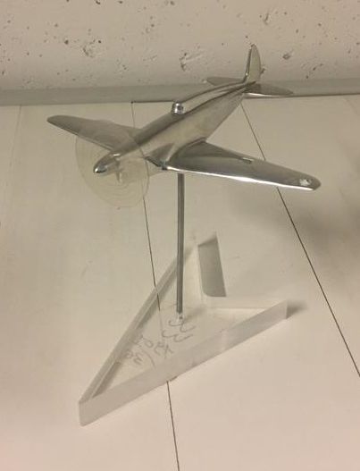 null Avion en aluminium et socle en plexiglass