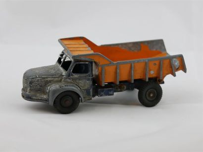 null Lot de onze véhicules chantiers 1/43e 
Die cost 
- camions majorette 
- DTK...